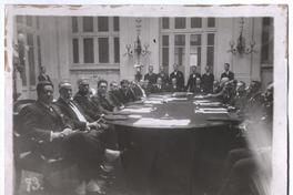 [Manuel Rivas Vicuña con personajes desconocidos]