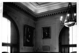 [Biblioteca Nacional. Sala de la dirección, se divisa el escritorio]