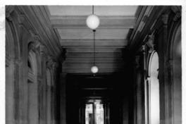 [Biblioteca Nacional. Vestíbulo de la entrada al edificio por calle Moneda]