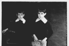 [Luis Subercaseaux y Pedro Subercaseaux, de niños, retrato de cuerpo entero]
