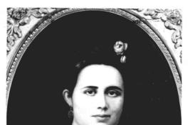 [Carmen Bulnes de Ortúzar, retrato de medio cuerpo]