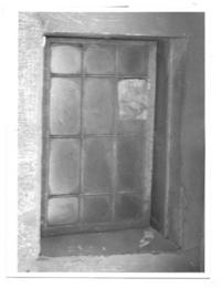 [Ventana madera de una casa de campo]