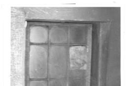 [Ventana madera de una casa de campo]