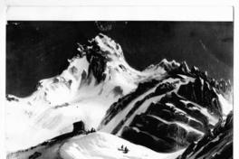 [Casa de refugio en la cordillera nevada, cerca del Aconcagua]