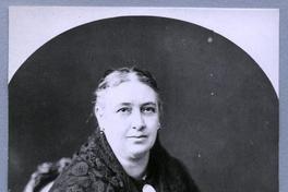 [Emilia Márquez de la Plata de Santa María, retrato de medio cuerpo]