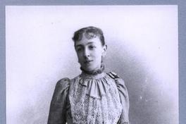 [Teresa Santa María, retrato de medio cuerpo]