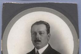 [Luis Galdames, retrato de medio cuerpo]