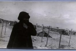 [Persona en campo de refugiados españoles en Argeles, Francia]