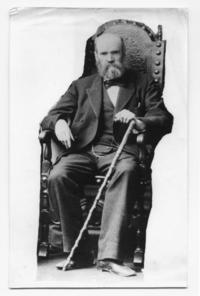 [Diego Barros Arana, retrato de cuerpo entero sentado, con su bastón]