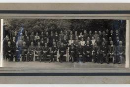 [Guillermo Feliú Cruz, junto a grupo de personas]