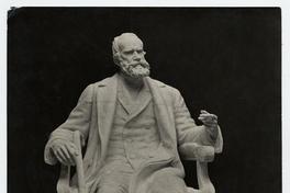 [Monumento de Diego Barros Arana, sentado vista de frente]