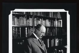 [Retrato de un hombre leyendo un libro]