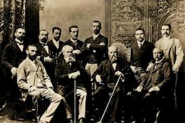 [Comisión chileno-argentina de límites de 1890: Sentados al centro, los presidentes de la Comisión, Diego Barros Arana (Chile) y Octavio Picó (Argentina)].