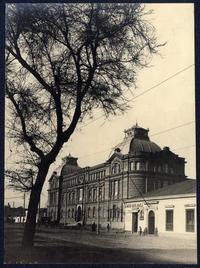 [Edificio Cremonesi del Instituto de Humanidades de la Universidad Católica de Chile]
