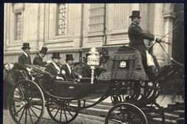 Presidente Germán Riesco Errázuriz llegando a la Catedral de Santiago]