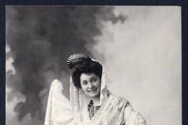 [Mujer con traje de fantasía]