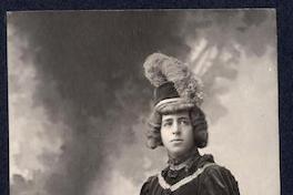 [Hombre joven con traje de fantasía]