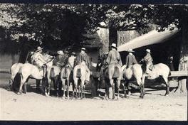[Huasos a caballo]