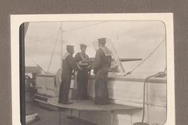 Artilleros á bordo del Chacabuco.