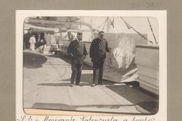 S.E. [Presidente Pedro Montt] i Almirante Valenzuela a bordo [del crucero Chacabuco]