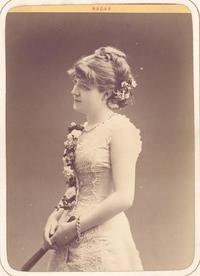 [Mujer no identificada]