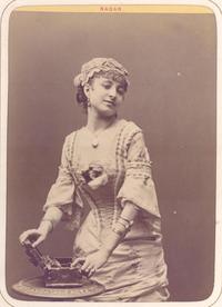 [Mujer no identificada]