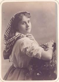 [Mujer no identificada]