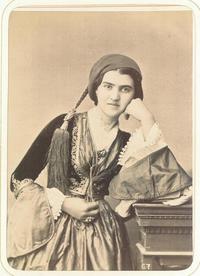 [Mujer no identificada]