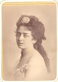 [Mujer no identificada]