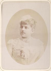 [Mujer no identificada]