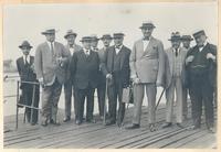 [Agustín Edwards al centro derecho, y Luis Arteaga García entre otros]