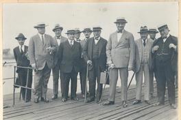 [Agustín Edwards al centro derecho, y Luis Arteaga García entre otros]