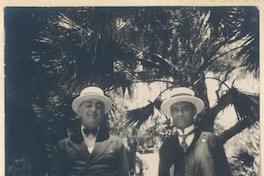 [Agustín Edwards y persona no identificada]