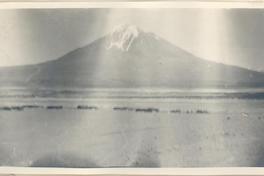 [Vista de un volcán no identificado]