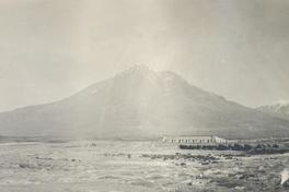 [Vista de un volcán no identificado]