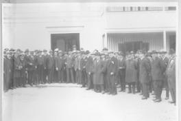 [La Municipalidad de Arica ofrece una manifestación en el Club de la Unión a la delegación chilena a su arribo a Arica]