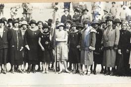 [Directorio de la Asociación de Mujeres Nativas durante un desfile patriótico en Arica]