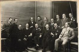 [Grupo de representantes chilenos entre ellos Luis Arteaga]