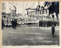[Manifestación no identificada en Arica, a la salida de la catedral de San Marcos]