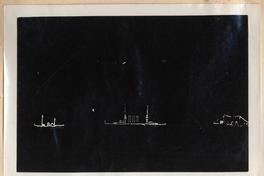 [Barcos no identificados, vista nocturna]