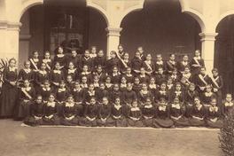 [Grupo de niñas no identificadas]