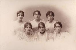 [Retrato de seis mujeres no identificadas]