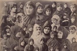 [Retratos de mujeres de medio cuerpo]