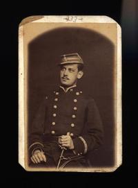 [Retrato de un hombre de medio cuerpo con uniforme, Alberto]