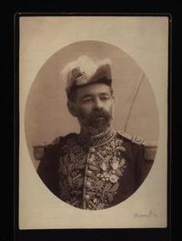 [General Gregorio Urrutia, retrato de medio cuerpo con uniforme]