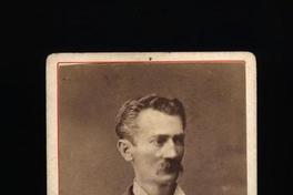 [Galvarino Riveros Cárdenas, Almirante, retrato de medio cuerpo con uniforme]