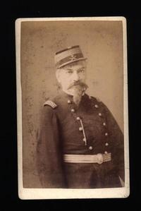 [Martiniano Urriola Guzmán, retrato de medio cuerpo con uniforme]