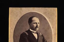 [Patricio Lynch, retrato de medio cuerpo con uniforme]