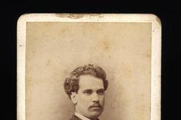 [J.A. Vivar, retrato de medio cuerpo]