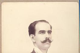 [Alfredo Requiao, redactor do Jornal de Noticias, retrato de medio cuerpo]